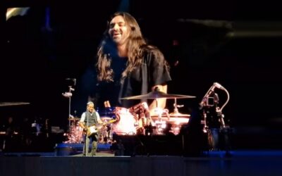 Jay Weinberg assume o posto do pai na E Street Band, de Bruce Springsteen, em “Radio Nowhere”. Veja!